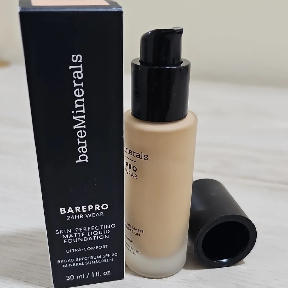 BareMinerals BarePro 24HR Wear Skin Perfecting Matte Foundation - Light 27 Cool - Picture 5 of 5